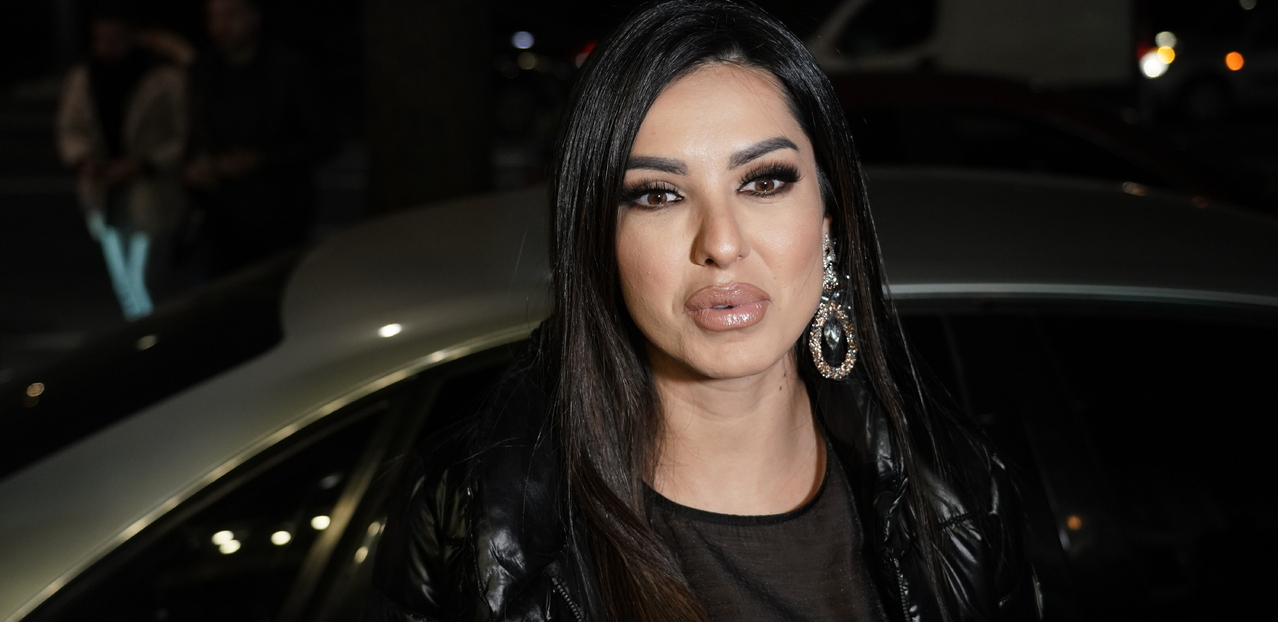 TANJA U AMERICI GAZI PO PARAMA! Pevačica dobila brdo bakšiša, novčanice lete oko nje! (FOTO)