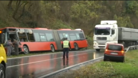 UKLETA DEONICA Lastin autobus prevrnuo se juče na mestu najteže saobraćajne nesreće na teritoriji Beograda