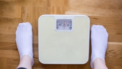 Vaga pokazuje više kilograma tokom menstruacije? Evo zbog čega se to dešava