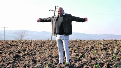 Nenad Božić, jedan od najvećih ratara iz Rače, žuri da obavi pripremu za prolećnu setvu: Njiva je moja fabrika pod nebom