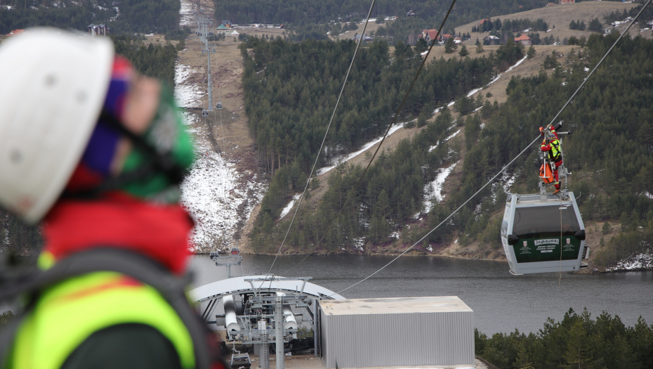 SPASILAČKA AKCIJA NA DURMITORU Spasavanja dvoje zaglavljenih Rusa na lokalitetu Mali Đeđed u toku