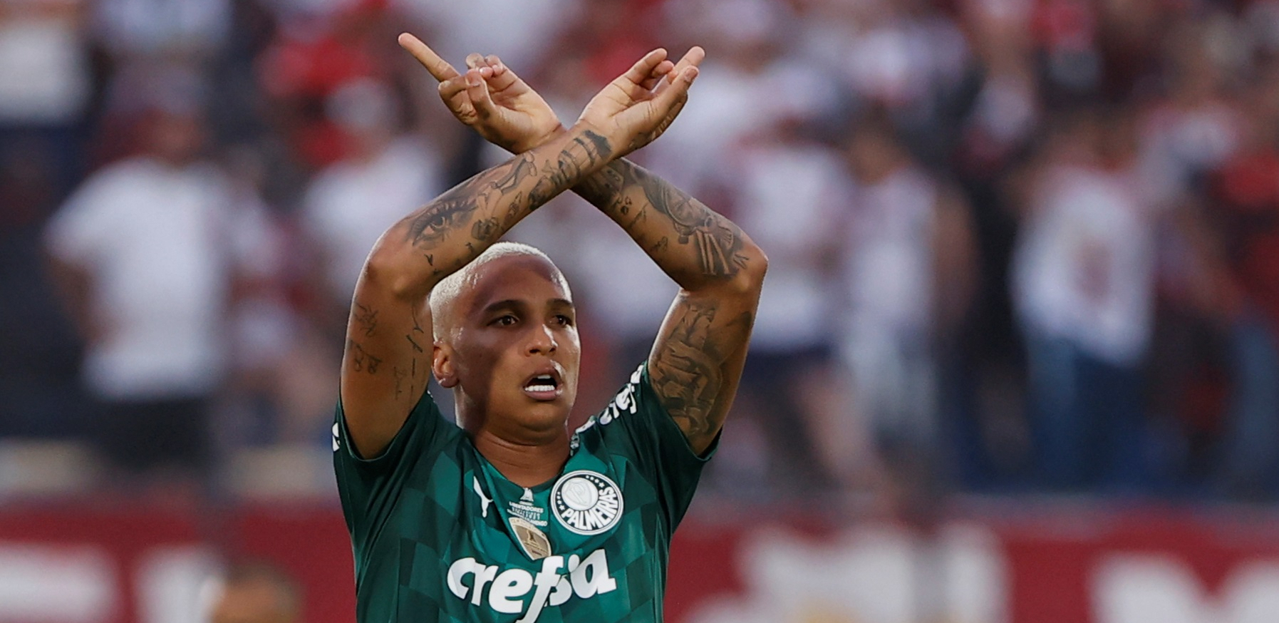 SMEJE MU SE CEO SVET! Ovakvo foliranje još nije viđeno u fudbalu! (VIDEO)