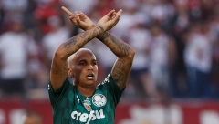 SMEJE MU SE CEO SVET! Ovakvo foliranje još nije viđeno u fudbalu! (VIDEO)