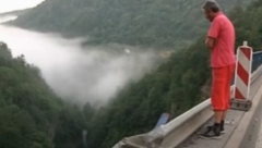 TRAGEDIJA U CRNOJ GORI Srpkinja kolima sletela u kanjon Morača