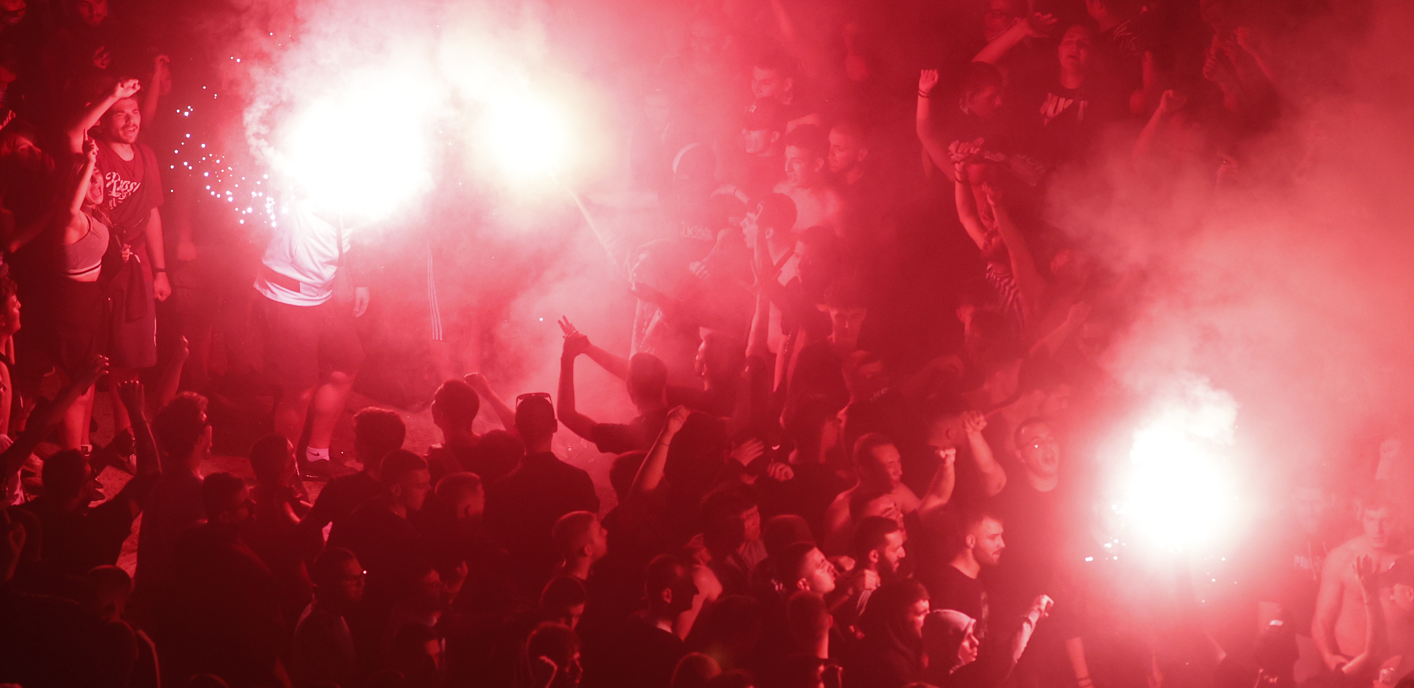 JEZIVO! Huligani izboli mladića na ulici, pitali ga za koga navija, a onda ga brutalno ubili!