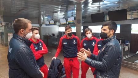 OVAKVE STVARI SE PAMTE! Nole okupio "orlove", ima nešto važno da im kaže! (FOTO)