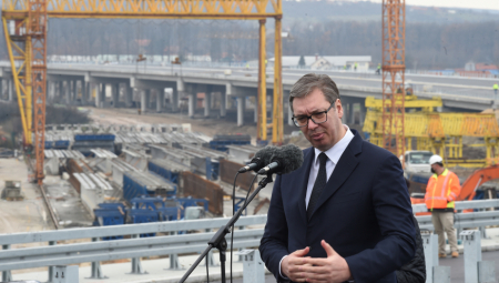 SRBIJU DA ZAUSTAVITE NE MOŽETE Vučić obišao auto-put Miloš Veliki: "Divno izgleda" (FOTO/VIDEO)