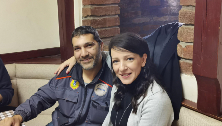 MARINIKA TEPIĆ U KAFANI DALA INSTRUKCIJE NASILNIKU Dragan Milovanović Crni pretukao bageristu i terorisao ljude po nalogu Đilasove preletačice!