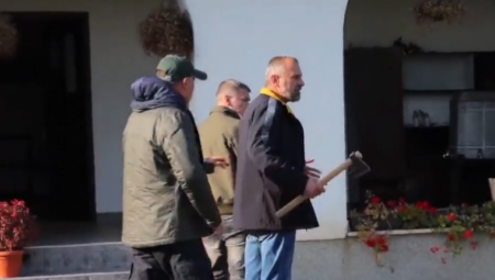 SEKIROM U JURIŠ NA FOTELJE Ćuta, Zelenović i Veselinović promoteri nasilja! (VIDEO)