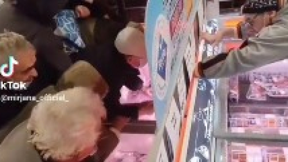 BITKA ZA SLANINU Zbog akcijske cene u jednoj prodavnici u Vršcu izbio "stampedo", sprečena tuča
