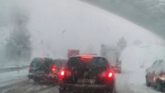 AMSS UPOZORAVA NA OTEŽAN SAOBRAĆAJ Kiša će se lediti na tlu, opasnost od proklizavanja!