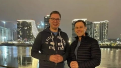 VUČIĆ I MALI U NESVAKIDAŠNJEM IZDANJU Prošetali Beogradom na vodi i poručili: Ako nam blokiraju puteve, pravo na šetnju nam nisu ukinuli