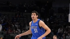 BOBI NE MAŠI UZ NAŠE HITOVE! Srbin pogađa trojke bez gledanja! (VIDEO)