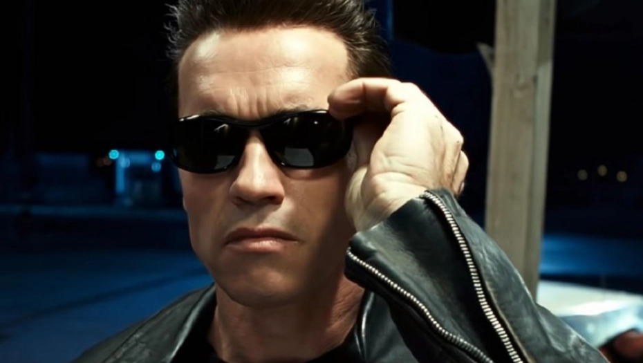TEŠKI DANI ZA ŠVARCENEGERA! Terminator i bivši guverner Kalifornije doživeo je saobraćajnu nesreću!