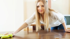 DOMAĆA TEČNOST KOJA ODBIJA PRAŠINU Napravite je od 2 jeftina sastojka i zaboravite na brisanje!