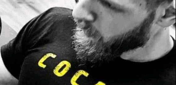 SRBIJA U ŠOKU! Zelenovićev advokat promoviše drogu i brije se - sekirom?! (FOTO)