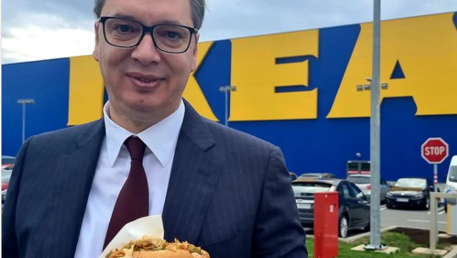 PREDSEDNIK VUČIĆ SE PRISETIO MLADOSTI Kioska više nema, a viršle, skoro iste, nađosmo na putu za Niš
