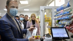 PRVA U SRBIJI Ministar Siniša Mali obišao prodavnicu u Barajevu koja je prešla na novi sistem eFiskalizacije