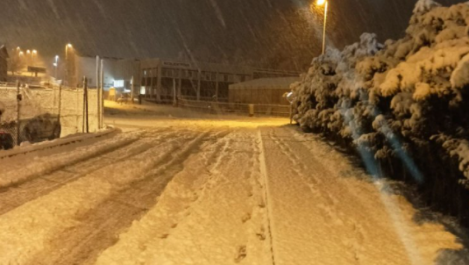 HAOS KOD KREMNE Autobus na Tari sleteo sa puta