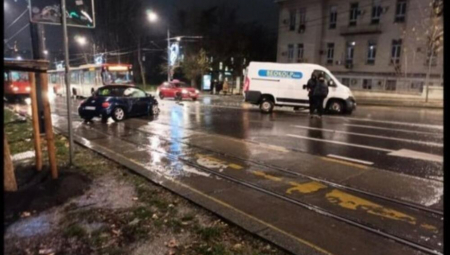 PRVA SLIKA NESREĆE Sve stoji, autobusi okreću na Autokomandi zbog udesa (FOTO)