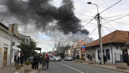 ČOVEK BIO VAN SEBE Suprug lekar gledao kako gori tržni centar u kom mu radi žena!