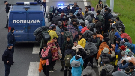 UHAPŠEN SRBIN U MAĐARSKOJ: U kombiju krijumčario 27 migranata