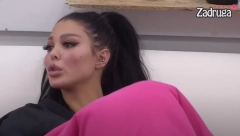 SNIMAK ZGROZIO JAVNOST! Nikad užasniji prizor Maje Marinković, pokupila krvavi uložak i prljave gaće sa poda i navukla na sebe! (VIDEO)