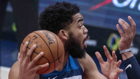 ŠTA TI PRIČAŠ? Jokić ga redovno uništava, a sada mu se zbog izjave smeje ceo NBA!