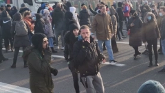 EKOLOŠKI PROTEST UZ NIKOTINSKI DIM Sve što treba da znate o lažnim aktivistima u jednoj fotografiji (FOTO)