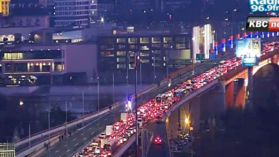 GAZELA ODBLOKIRANA Stvorile se velike gužve nakon višečasovne blokade