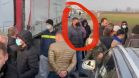 LICEMER BEZ PREMCA Radnik u Putevima Srbije blokirao državni put prvog reda M21 Šabac - Novi Sad (VIDEO)