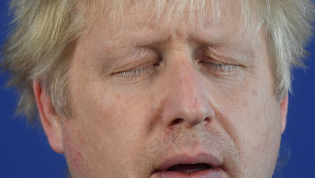 STRAŠAN SKANDAL U DŽONSONOVOJ VLADI Funcioner malo više popio, pa pipao muškarce na jednom događaju