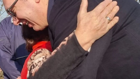 UVEK SA NARODOM Predsednik satima razgovarao s meštanima Gornje Nedeljice, njegov dolazak izazvao oduševljenje: Vučiću, sunce moje milo!