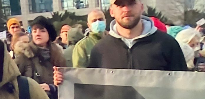 SAZNALO SE ZA JOŠ JEDAN INCIDENT ĐILASOVACA Lažni ekolozi prebili mladića koji je nosio parolu sa njima