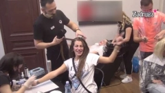 DRAGOJEVIĆKA PALA U TRANS! Sandra Čaprić pustila glas i zapevala ovaj hit za Dalilu, haos u salonu lepote!