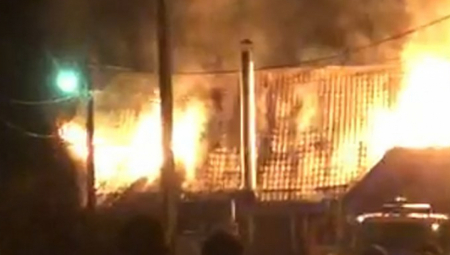 PRVI SNIMCI POŽARA U GROCKOJ Vlasnik je očajan, izgorelo mu je hiljadu kvadrata