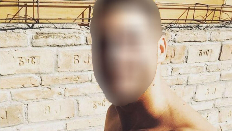 OVO JE PEVAČ KOJI JE UBODEN NOŽEM U SRCE! U teškom je stanju, traga se za napadačem!