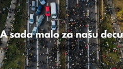 ŠAKA LJUDI MALTRETIRALA CEO GRAD Snimak iz vazduha pokazuje koliko ih je bilo na lažnom eko protestu! (FOTO)