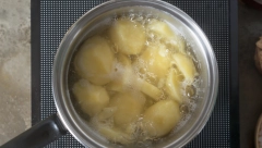 NAKON KUVANJA KROMPIRA NE PROSIPAJTE VODU: Njegov sok ima neverovatna i višestruka dejstva za zdravlje i negu