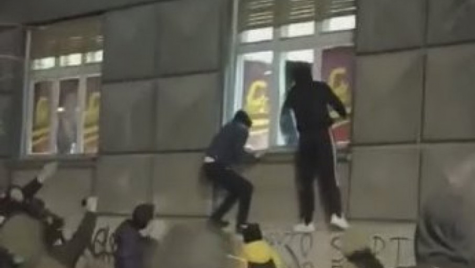 POKRET SOCIJALISTA PORUČIO: Uličarski fašizam neće proći!