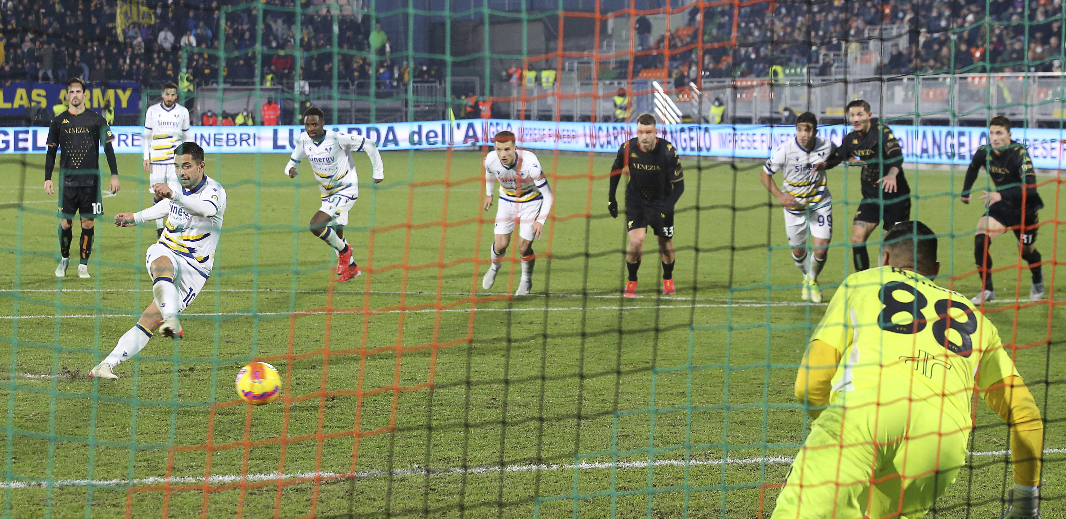 ZNATE LI ŠTA JE FUDBAL? Ono kad vodiš 3:0 na poluvremenu, a onda izgubiš 3:4! (VIDEO)