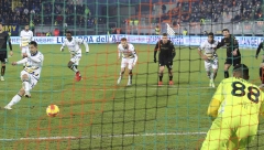 ZNATE LI ŠTA JE FUDBAL? Ono kad vodiš 3:0 na poluvremenu, a onda izgubiš 3:4! (VIDEO)