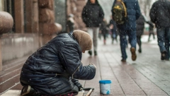 PREKO NOĆI JE OSTALA BEZ IČEGA Izbačena na ulicu, rasprodala sve, ali tvrdi da nikad nije bila srećnija