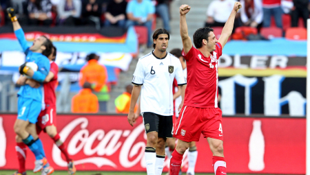 VAŽIO JE ZA PLEJBOJA, OKO NJEGA RATOVALI ZVEZDA I PARTIZAN, ĐOKOVIĆ MU POSLAO POSEBAN POKLON! Bio je najveći šmeker među fudbalerima, a sada ga nikada ne biste prepoznali! (FOTO)