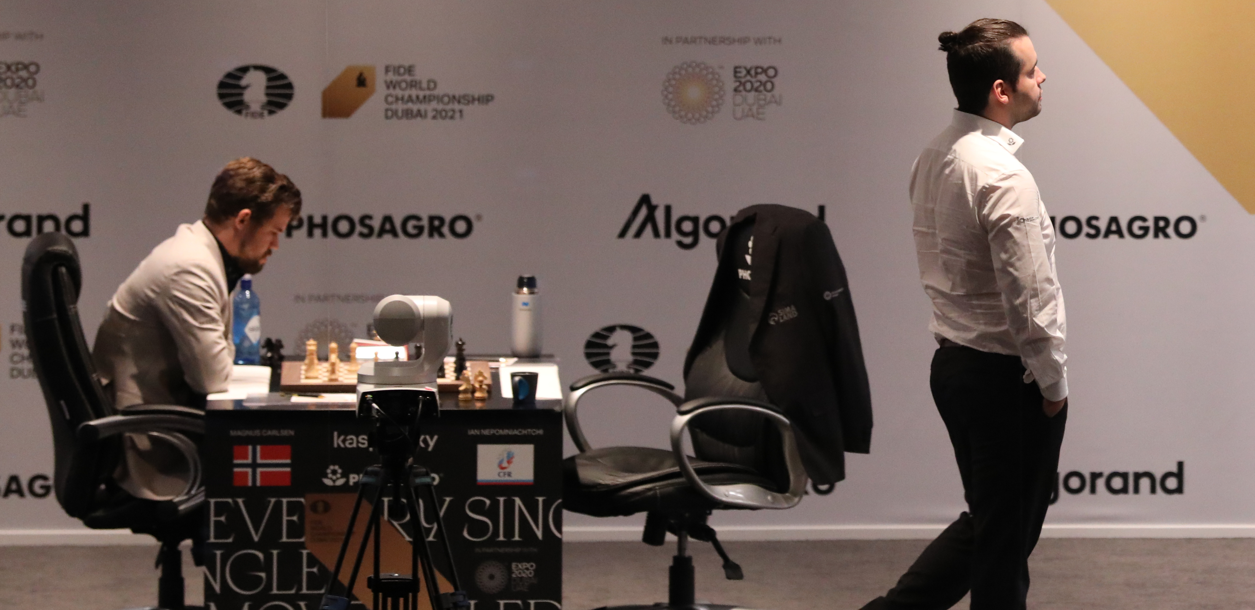 NEZADRŽIVI KARLSEN Neočekivan poklon Nepomnjaščija, kojim je darovao Norvežanina poenom