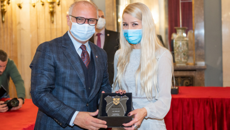 GRAD BEOGRAD ODLIKOVAO KOMPANIJU IMLEK Dodeljena plaketa za doprinos u borbi protiv korona virusa