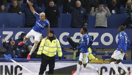 LUDO VEČE U LIVERPULU! Everton srušio Arsenal u sudijskoj nadoknadi,  Ričarlisonu dva puta poništen gol!