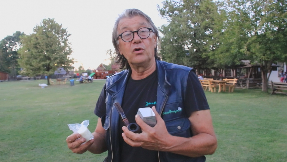 POTRAŽNJA U SRBIJI OGROMNA, PIJU GA I BEBE! Slobodan litar mleka ove životinje proda za 50 evra (FOTO)