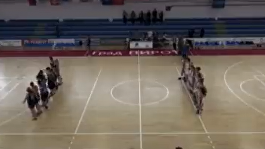 KOMENTATOR KOJI JE ODUŠEVIO SRBIJU! Zapevao himnu i izazvao lavinu komentara! (VIDEO)