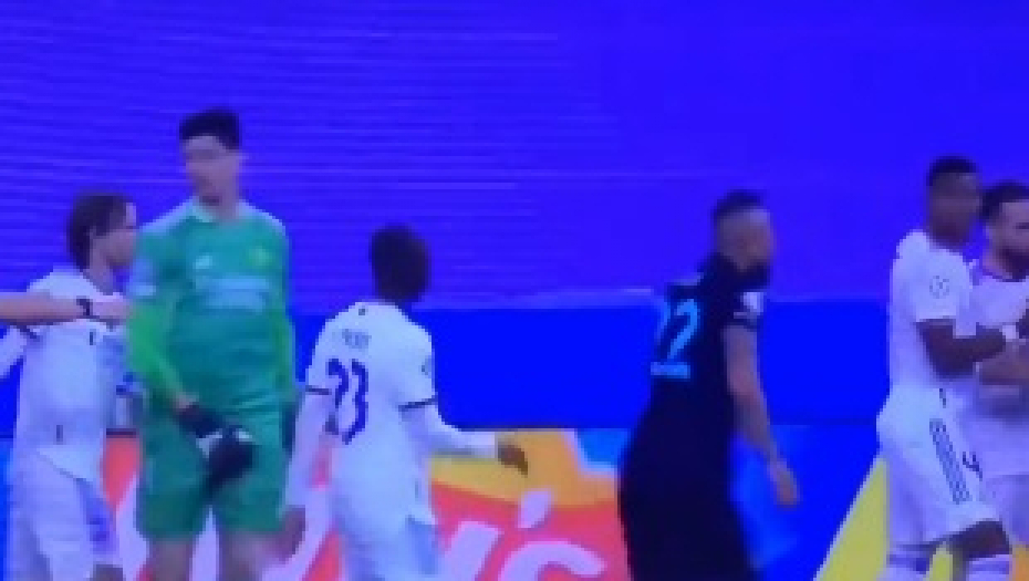 VELIKA FRKA U LIGI ŠAMPIONA! Modrić uhvatio Vidala za vrat (VIDEO)